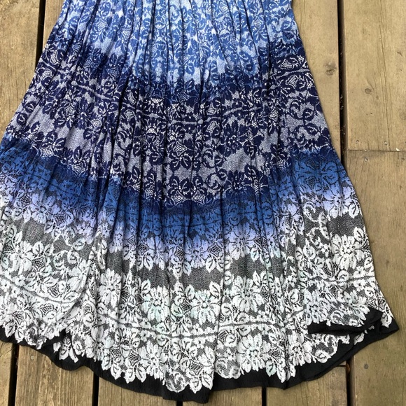 VINTAGE Skirt COLLECTIONS Floral Maxi Midi Boho Blue White Size Medium Stretches - Picture 10 of 10
